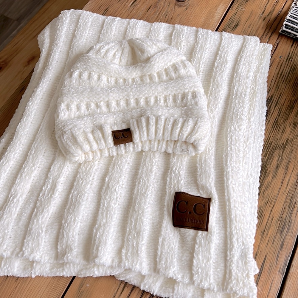 CC Women’s Hat and Scarf